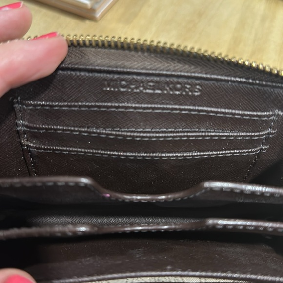 ⭐️SOLD⭐️ Michael Kors Brown and Gold Wallet with Removable Wrist Strap - Picture 8 of 13
